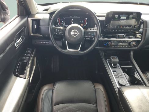 Used 2023 Nissan Pathfinder Platinum w/ Cargo Package AWD/4WD image 12