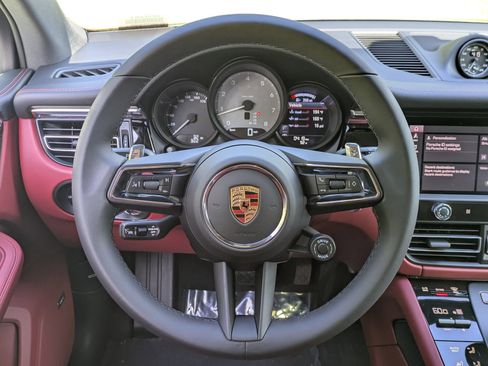 Certified 2025 Porsche Macan S AWD/4WD image 8