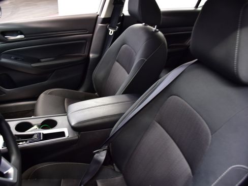 Used 2025 Nissan Altima 2.5 SV image 8