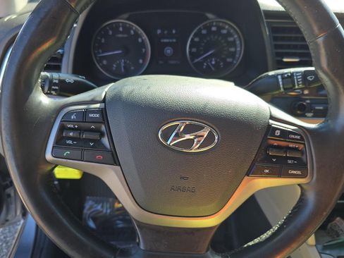Used 2017 Hyundai Elantra SE w/ SE A/T Tech Package 03 image 12