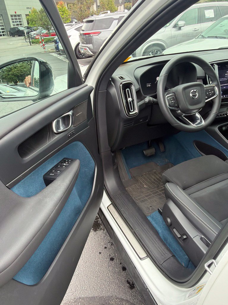 Used 2023 Volvo XC40 Recharge Ultimate AWD/4WD image 11