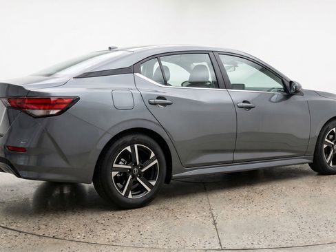 Used 2025 Nissan Sentra SV FWD image 9