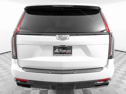 Used 2021 Cadillac Escalade Sport Platinum w/ LPO, ONYX Package image 6