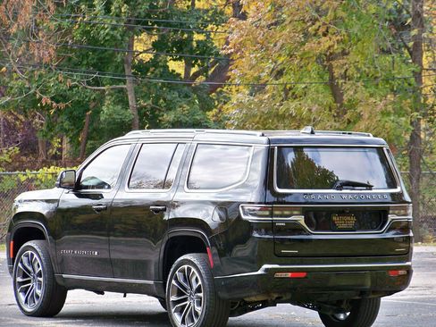 Used 2022 Jeep Grand Wagoneer Series III w/ Rear Seat Video Group 1 AWD/4WD image 7