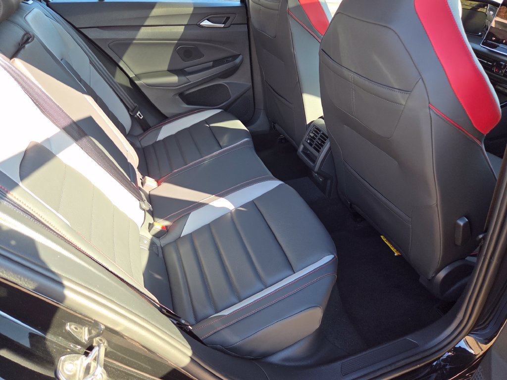 New 2026 Volkswagen GTI SE FWD image 21