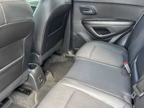 Certified 2022 Chevrolet Trax LT w/ LT Convenience Package image 12