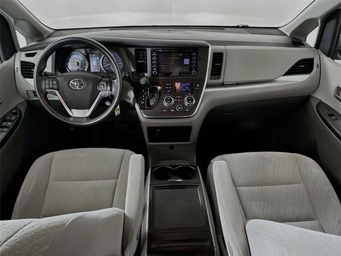 Used 2019 Toyota Sienna LE AWD/4WD image 30