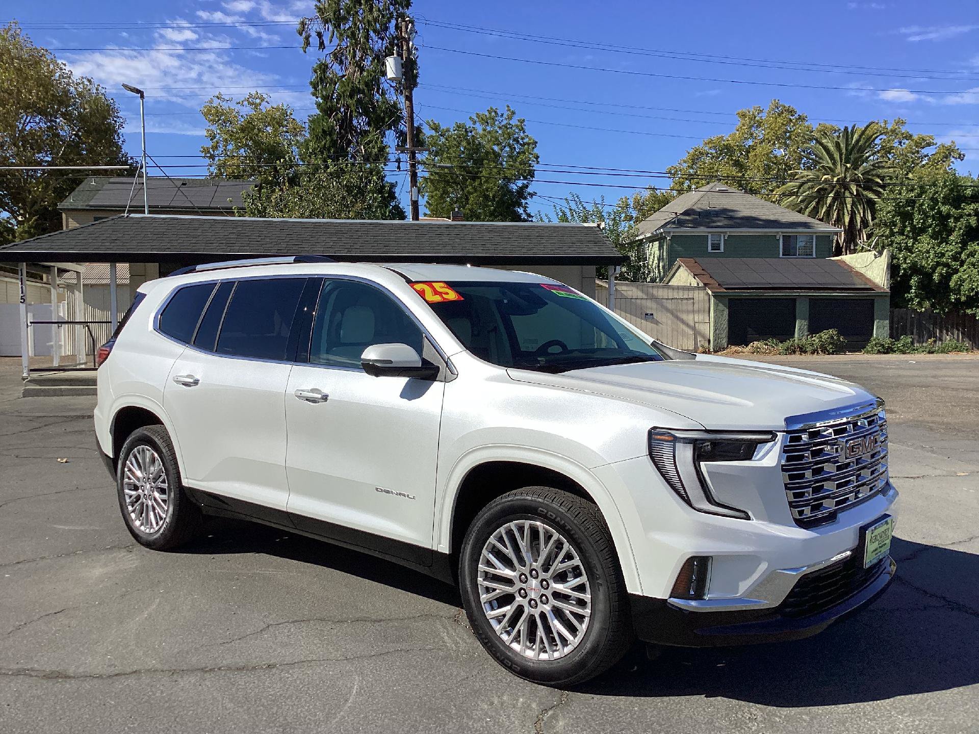 Used 2025 GMC Acadia Denali AWD/4WD image 1