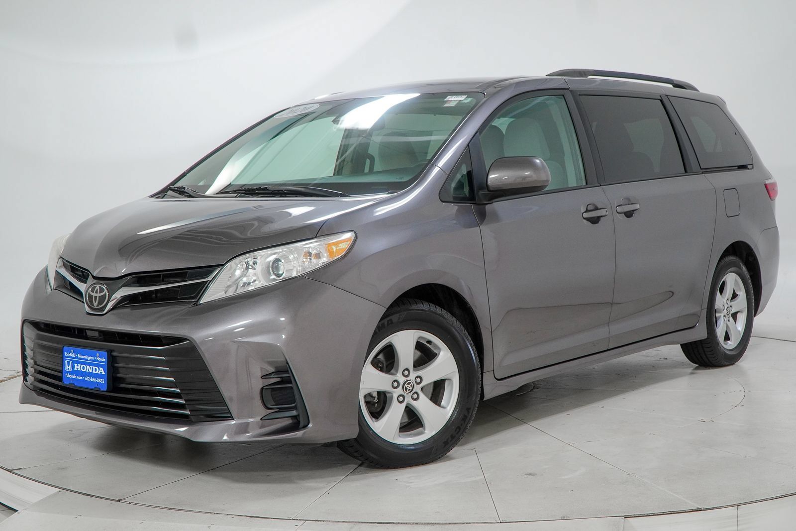 Used 2020 Toyota Sienna LE FWD image 1