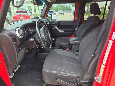 Used 2013 Jeep Wrangler Unlimited Rubicon w/ Connectivity Group AWD/4WD image 9