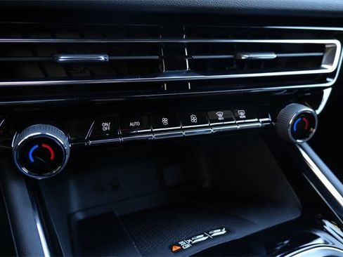 New 2026 Chevrolet Traverse LT w/ Midnight/Sport Edition image 15