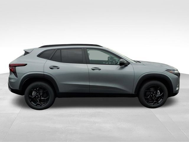 New 2026 Chevrolet Trax LT w/ Midnight Edition FWD image 2