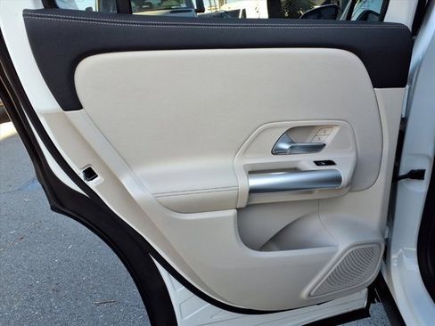 Used 2025 Mercedes-Benz GLA 250 4MATIC image 17