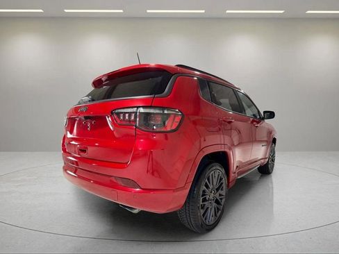 Used 2022 Jeep Compass Limited image 3