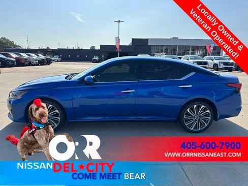 Used 2025 Nissan Altima 2.5 SL FWD image 2