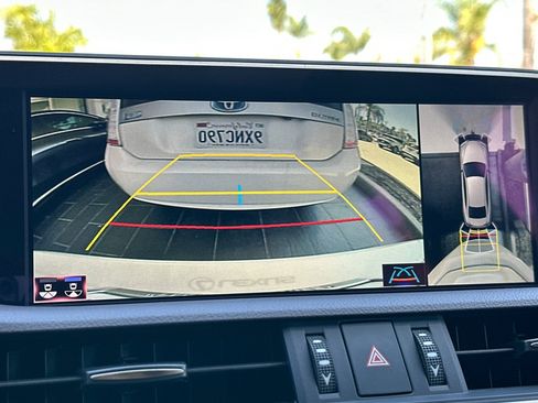 Used 2019 Lexus ES 300h Ultra Luxury w/ Accessory Package 2 FWD image 19