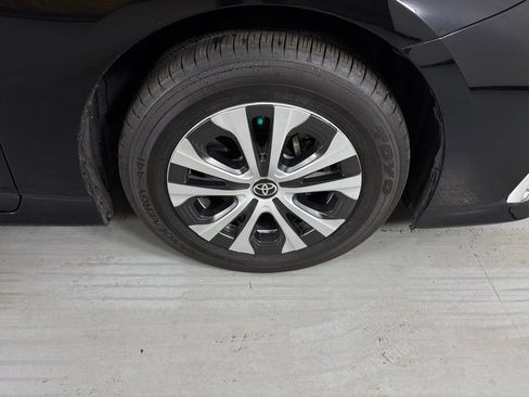 Used 2021 Toyota Prius Prime LE image 10