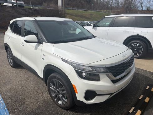 Certified 2022 Kia Seltos LX image 1