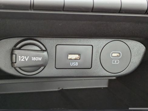 Certified 2025 Hyundai Elantra SEL FWD image 17