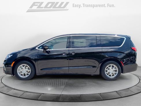 New 2025 Chrysler Pacifica Select image 4