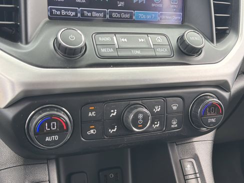 Used 2019 GMC Acadia SLT FWD image 18