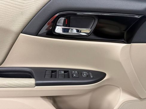 Used 2017 Honda Accord LX image 11