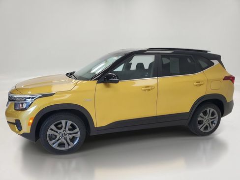 Certified 2023 Kia Seltos S w/ Navigation Package AWD/4WD image 4