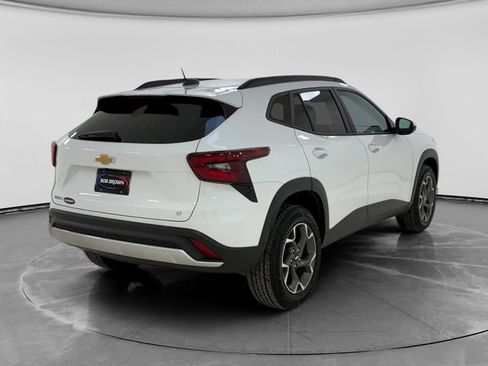 Used 2024 Chevrolet Trax LT w/ Driver Confidence Package image 3