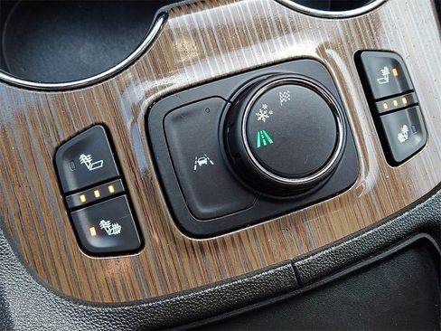 Certified 2023 GMC Acadia SLE w/ Driver Convenience Package image 26