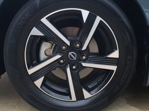 Used 2024 Nissan Sentra SV FWD image 7