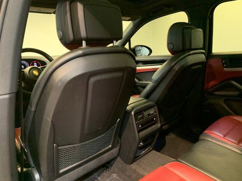 Used 2024 Porsche Cayenne S w/ Premium Package AWD/4WD image 61