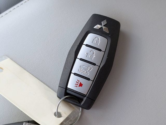 Used 2025 Mitsubishi Outlander SEL AWD/4WD image 32