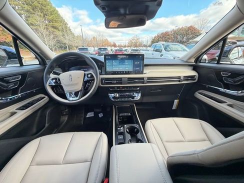 New 2026 Lincoln Corsair Premiere image 10