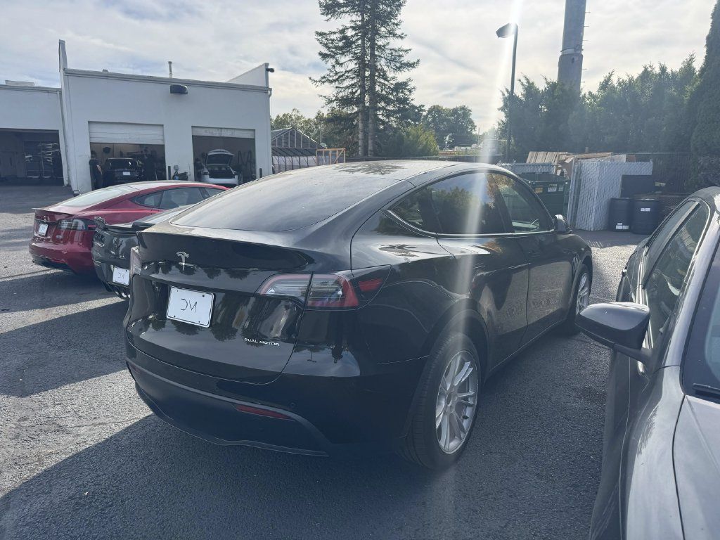 Used 2022 Tesla Model Y Long Range AWD/4WD image 5