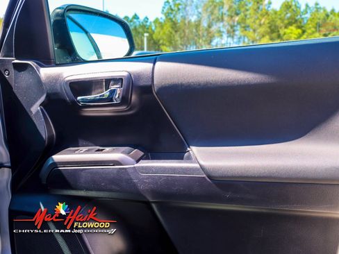 Used 2020 Toyota Tacoma TRD Off-Road w/ Advanced Technology Package image 12