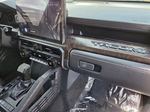 Used 2025 Toyota Tacoma Limited AWD/4WD image 21