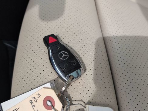 Used 2019 Mercedes-Benz GLC 300 4MATIC image 33