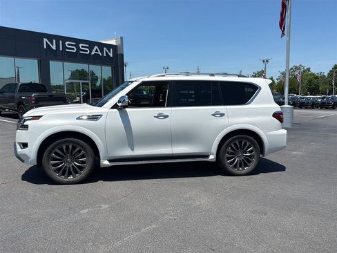 Used 2023 Nissan Armada Platinum w/ Captain's Chairs Package RWD image 2