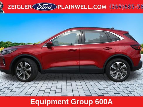 Used 2023 Ford Escape Platinum w/ Premium Technology Package AWD/4WD image 2