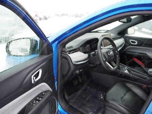 Used 2023 Jeep Compass Latitude image 14