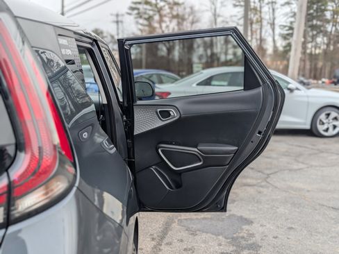 Used 2023 Kia Soul LX image 32