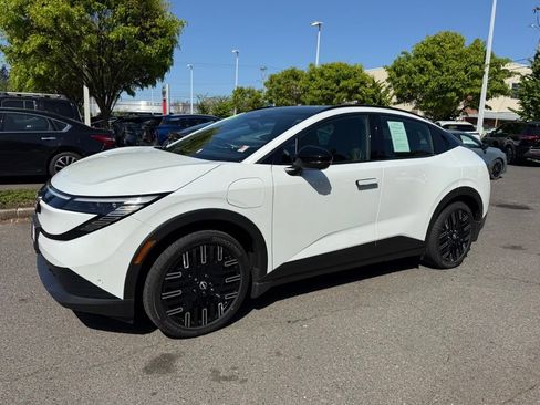 Certified 2026 Nissan Leaf Platinum+ w/ Cargo Package (Platinum+) FWD image 2