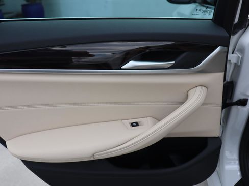 Certified 2023 BMW 530e w/ Convenience Package image 11