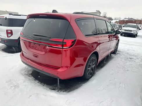New 2026 Chrysler Pacifica Select FWD image 5