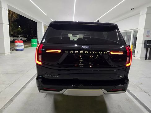 Used 2025 Ford Expedition Max Platinum AWD/4WD image 5