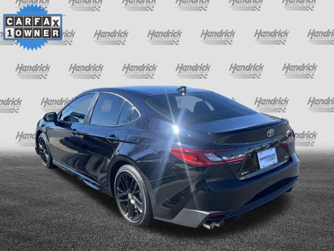Used 2025 Toyota Camry SE w/ Convenience Package image 8