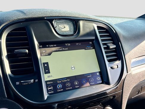 Used 2018 Chrysler 300 S w/ 300S Premium Group image 9