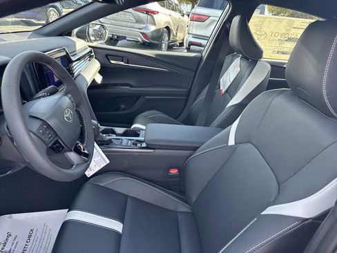 New 2025 Toyota Camry SE w/ Convenience Package FWD image 13