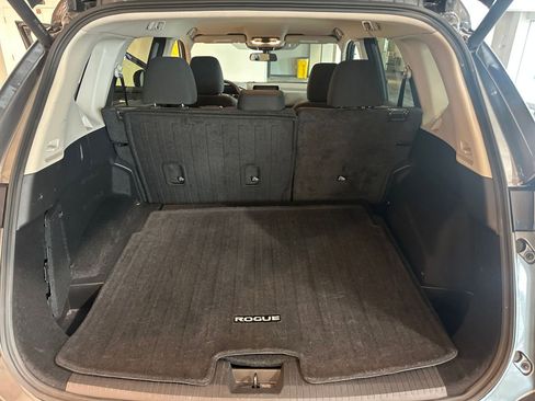 Used 2025 Nissan Rogue SV image 32