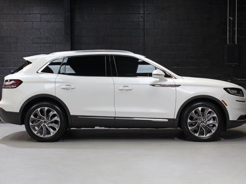 Used 2023 Lincoln Nautilus Reserve FWD image 17